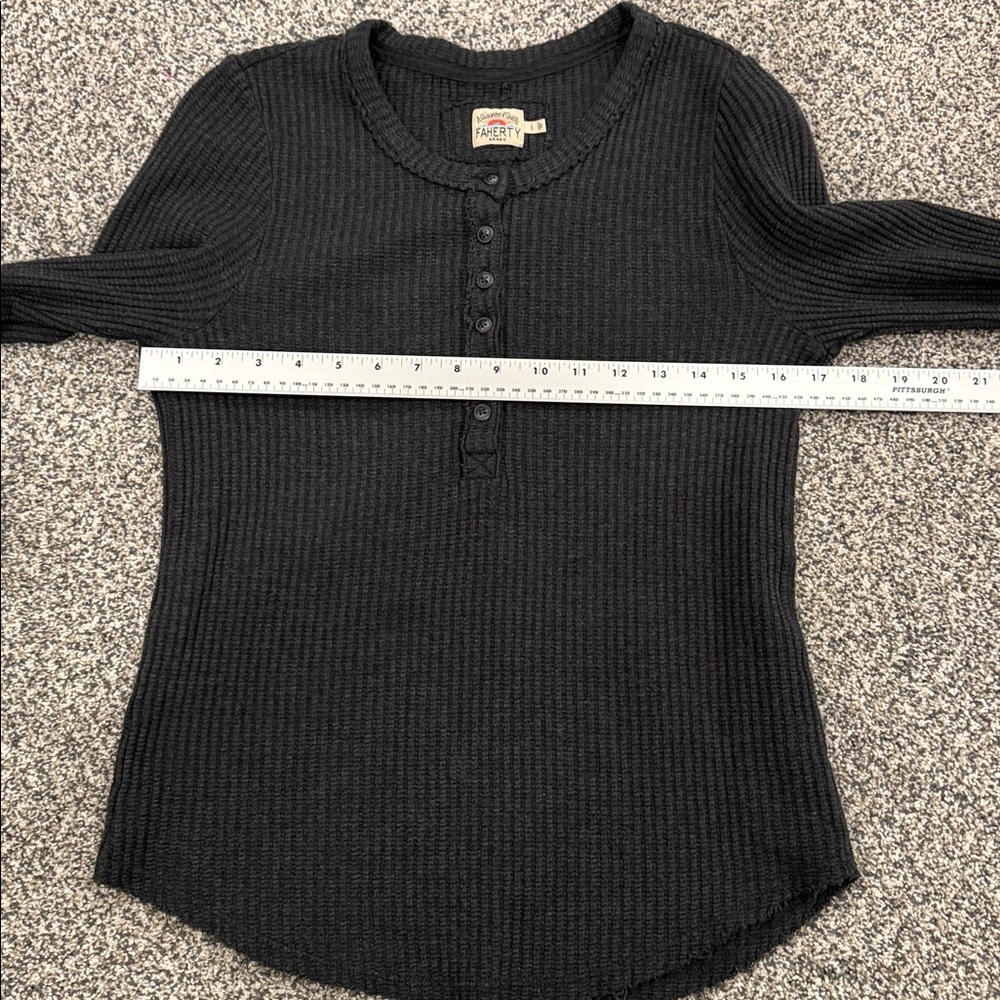 Faherty Charcoal Waffle Henley Long Sleeve Button Neckline Raw Hem Size L - Picture 13 of 13